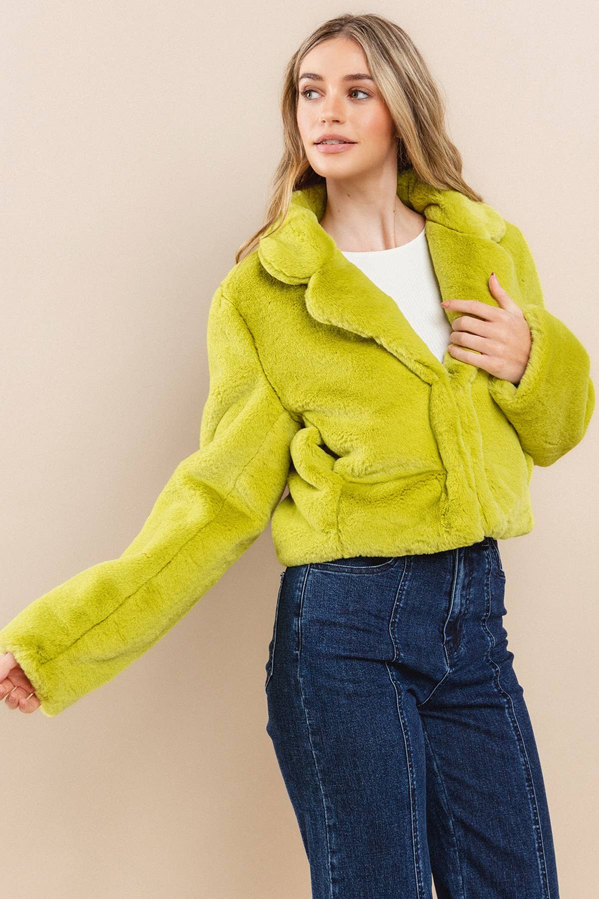 WISTERIA LANE – Blusão - Mulher por atacado – Jaqueta Cropped em Pelúcia Ultramacia Verde Limão 63741