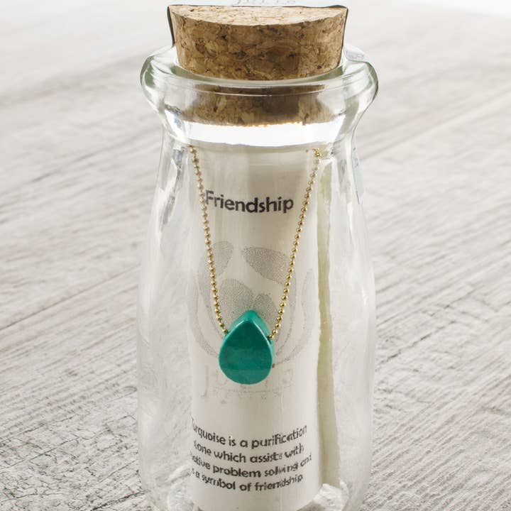 Julio Designs - Vente Colliers à pendentif - Collier de pierres précieuses parfait emballé dans un bocal en verre3