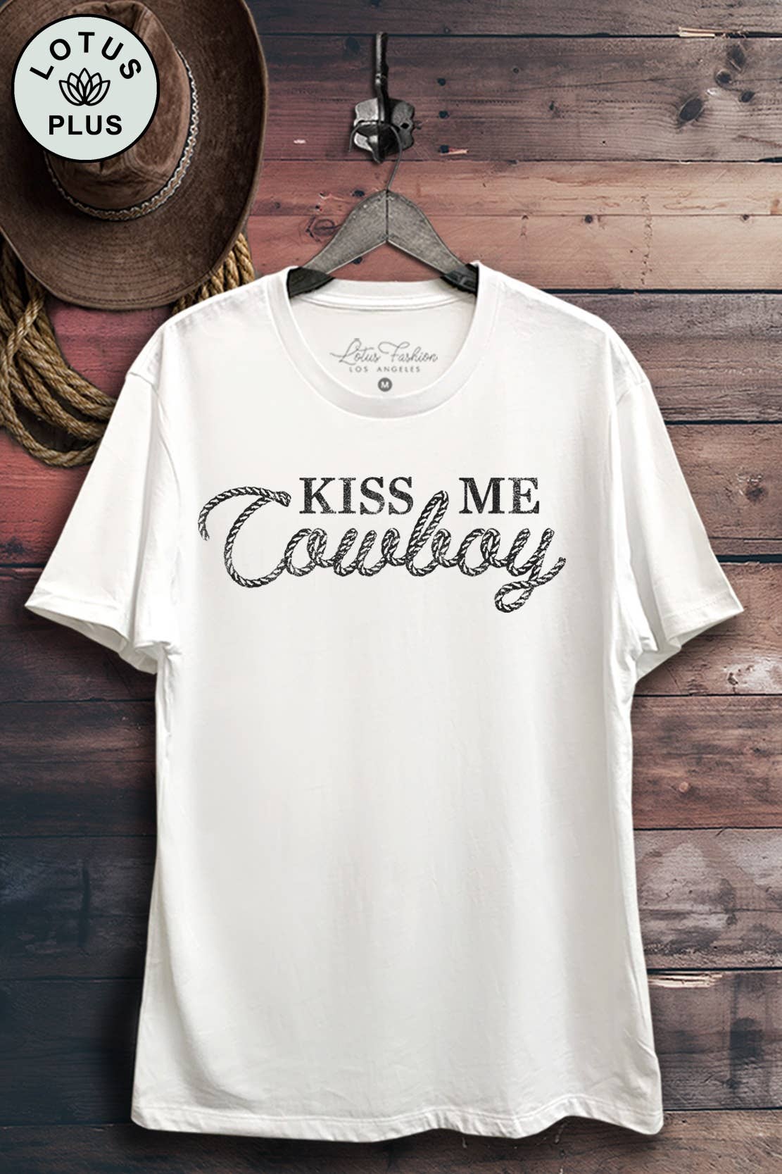 Lotus Fashion Collection – wholesale T-shirt med logga - Dam – Kyss Mig Cowboy Grafisk Topp0