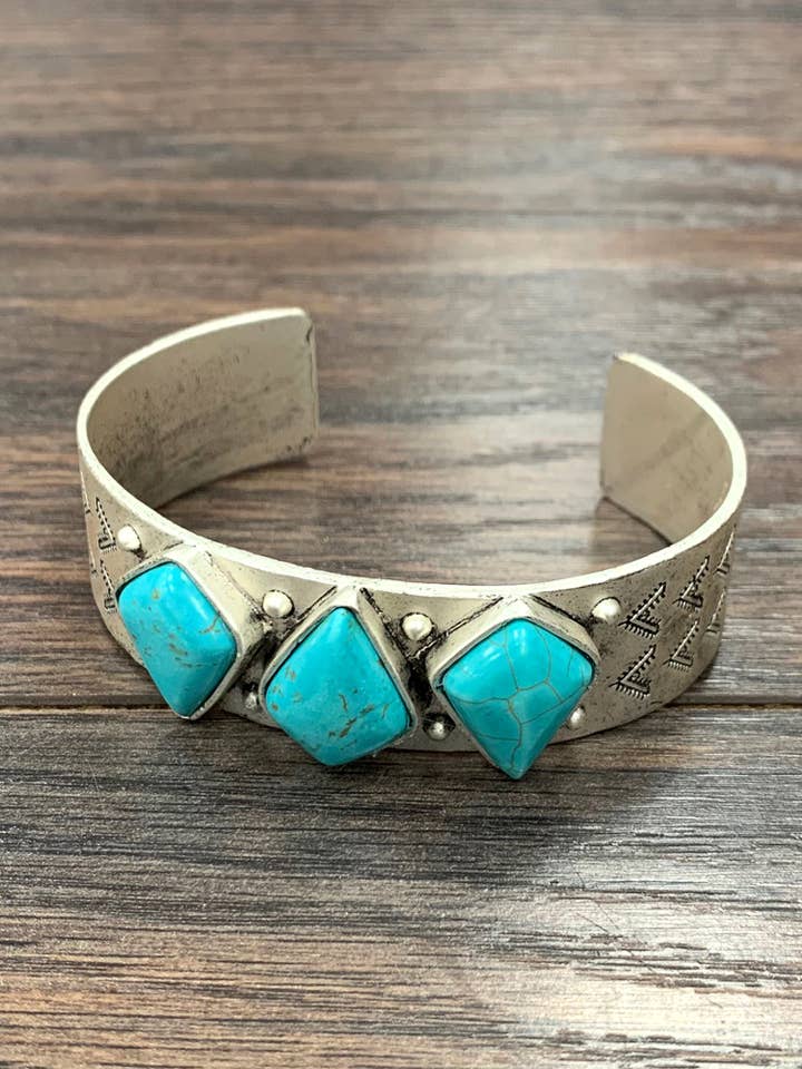 711232, braccialetto a polsino turchese a punta di freccia per la vendita all'ingrosso da parte di ISAC Trading Inc