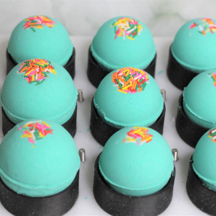 Eileen's Essentials, llc - Wholesale Bath Bomb/Fizz - HUBBA- HUBBA Bath Bomb2