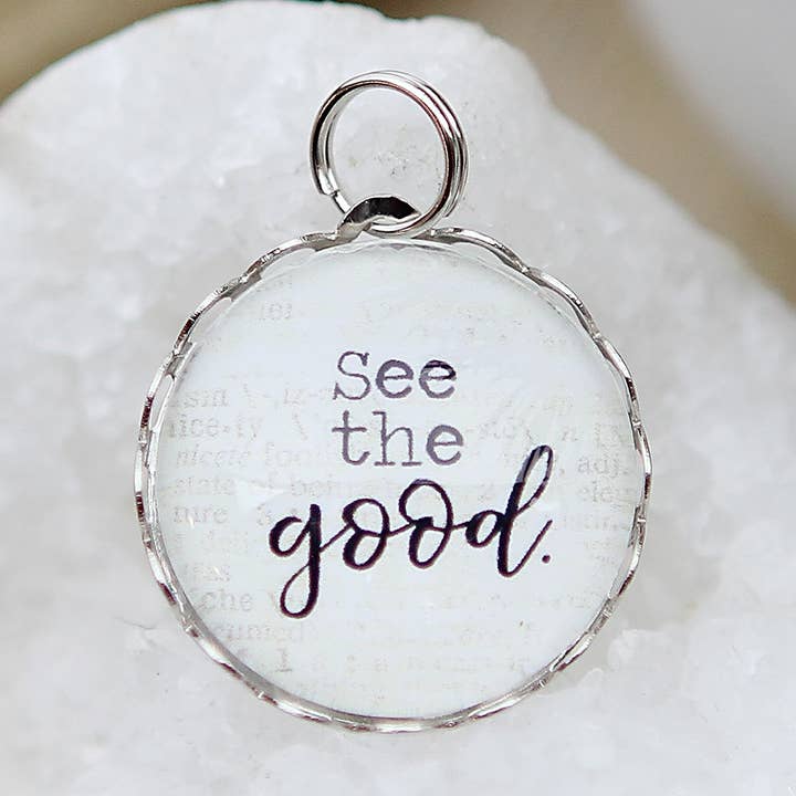 Découvrez la breloque Good Round pour la vente par Jennifer Dahl Designs LLC