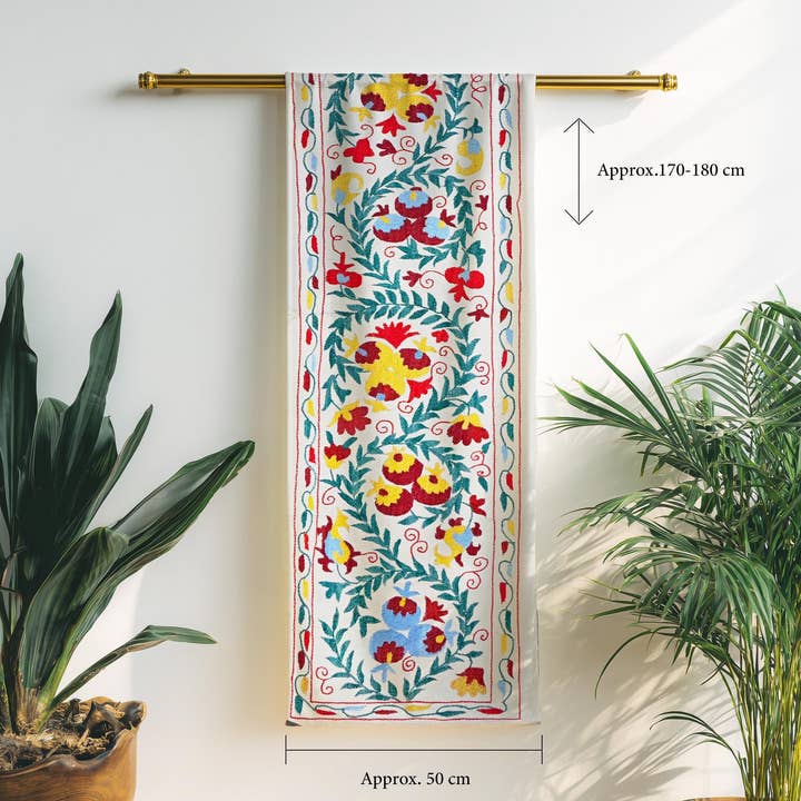 Camino de mesa Suzani de seda y algodón bordado a mano #2 para venta al por mayor de Samarra Home