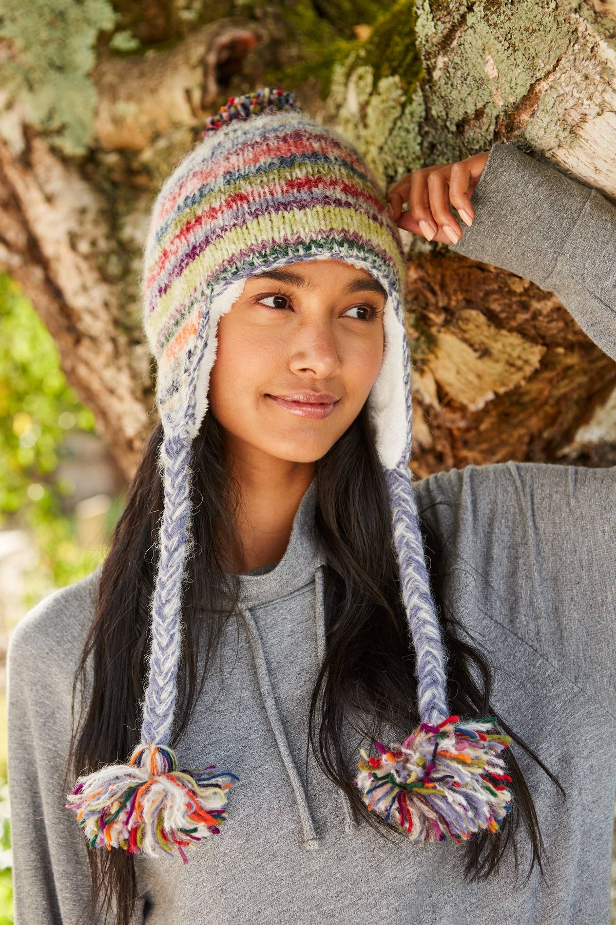 Un color Coroico - Gorro de punto con orejeras de lana mohair suave a rayas de venta al por mayor en Faire1