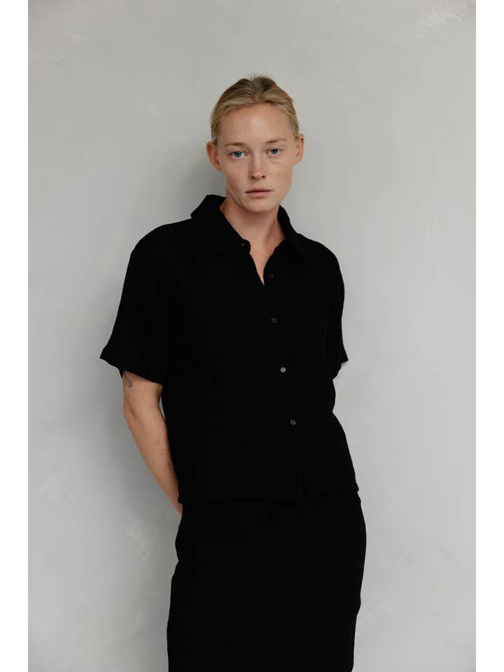 MOD REF - Vendita all'ingrosso Camicia button down - Donna - The Miranda Top | Top con bottoni testurizzati11