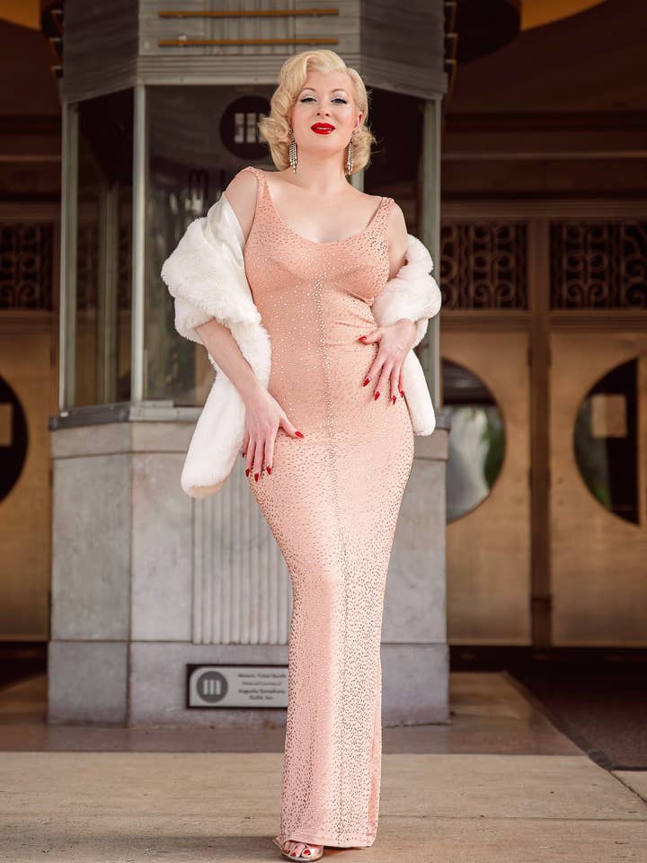 Robe d'anniversaire de JFK pour la vente par Elle Rebel