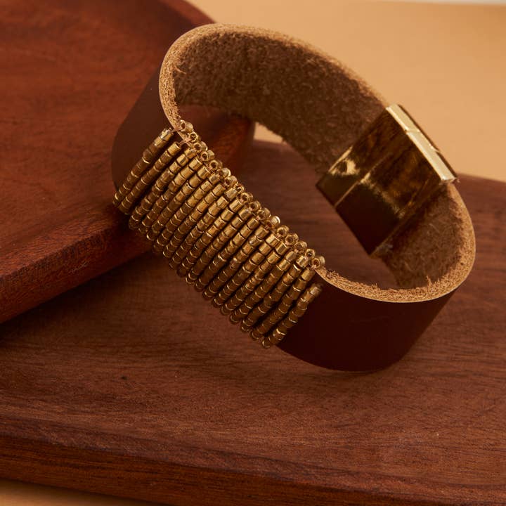 Howard's - Wholesale Beaded Bracelet - Magnetic Bracelet Avery Gold Beads and Genuine Leather1