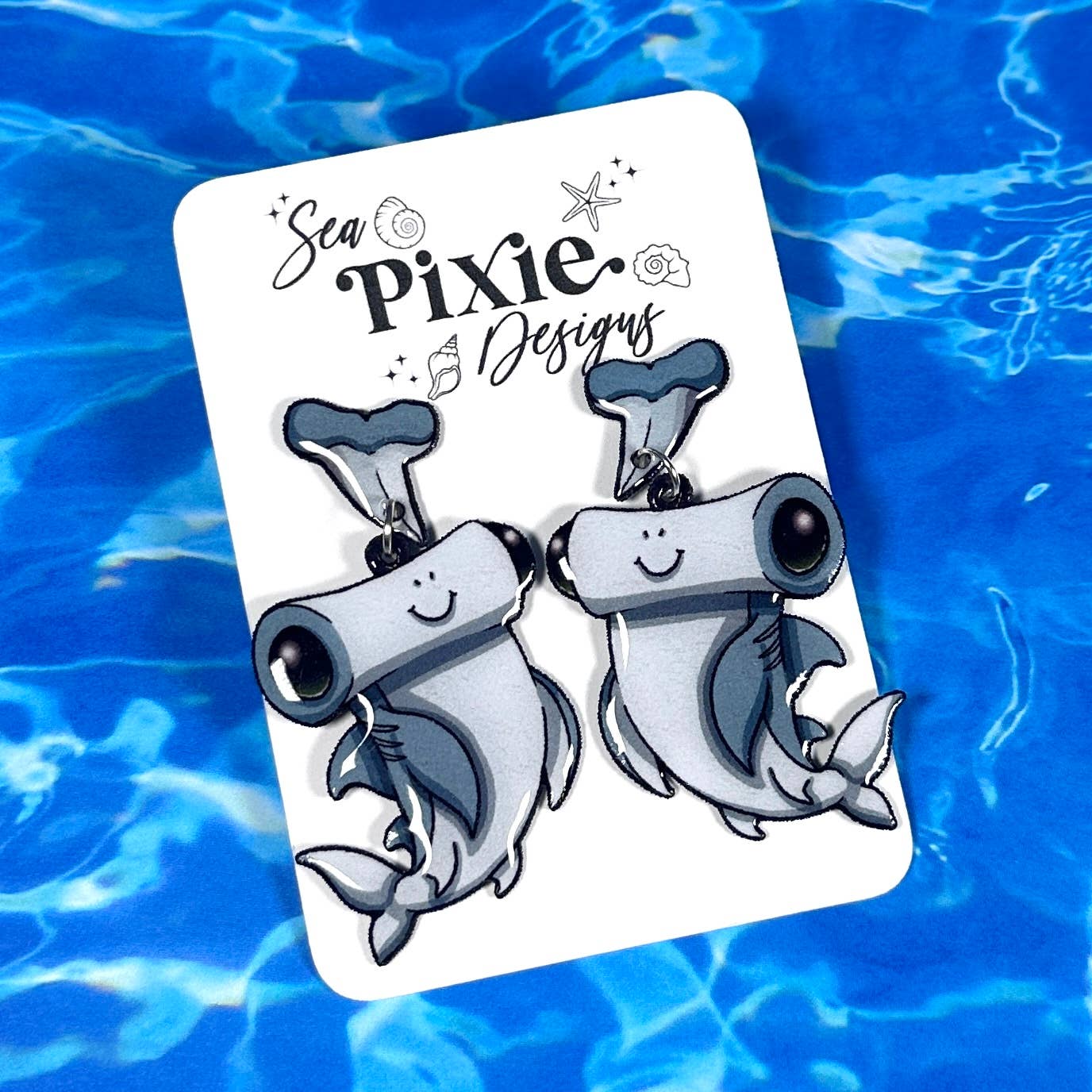 Sea Pixie Designs - Vente Boucles d'oreilles pendantes - Boucles d'oreilles pendantes requin-marteau, légères, sans nickel3