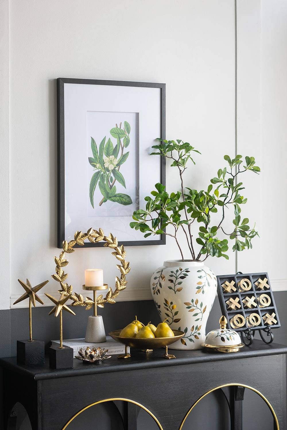 A&B Home Group Inc. - Vendita all'ingrosso Decorazioni da tavolo - Set da gioco Tris in legno nero 10x10x1" con pezzi in ferro dorato.5