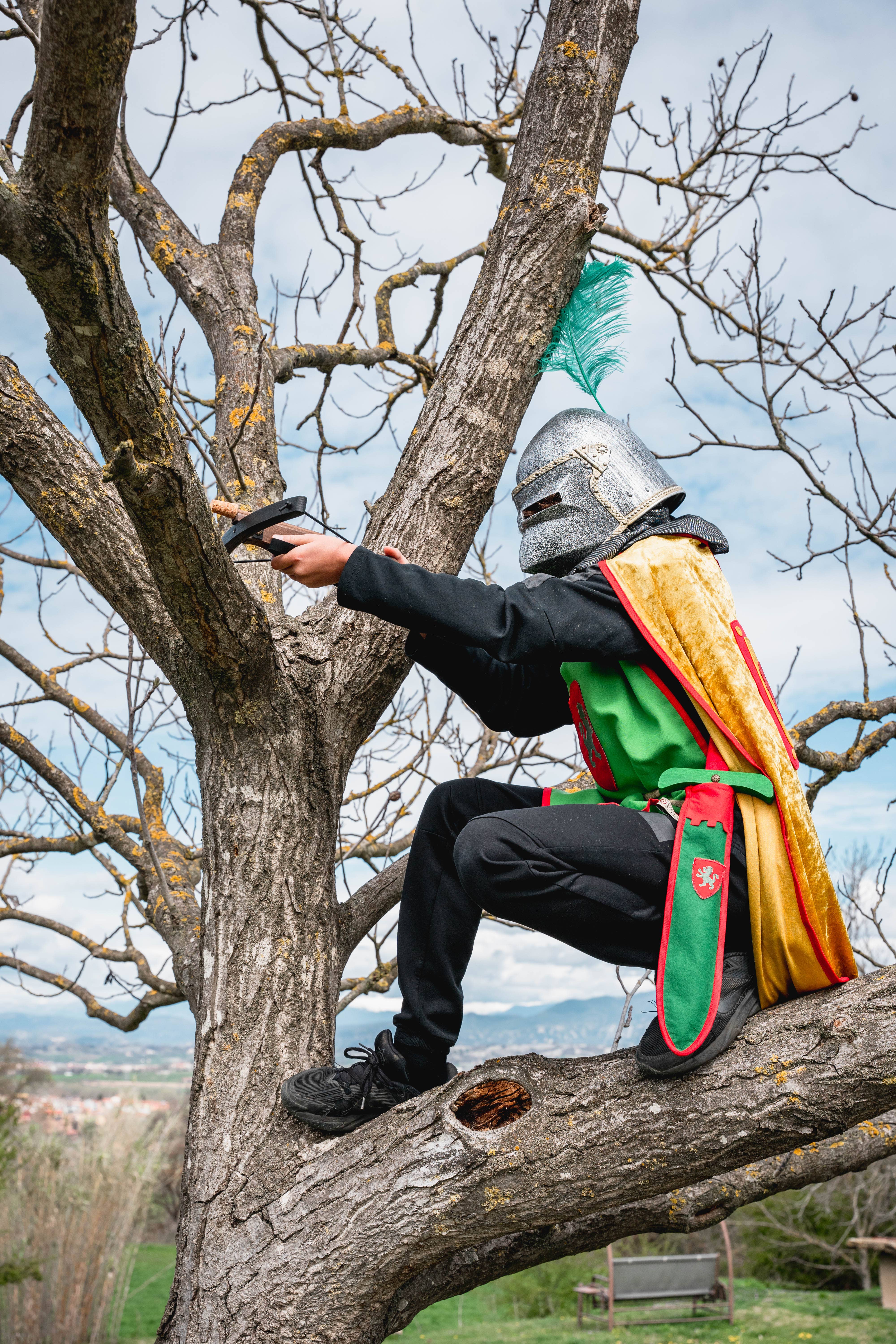 KALID MEDIEVAL – wholesale Costume – Child – DOG FACE HELMET + FEATHER - ST937F9