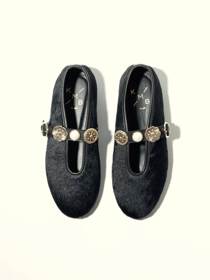 CLARICE PONY NERO - Ballerine in Pelle con Cinturino Decorato per la vendita all'ingrosso da parte di KMB Shoes