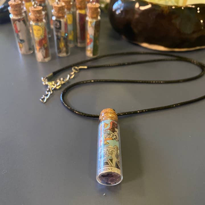 Tarot in einer Flasche Halskette für den Großhandel von Diem Designs Studio
