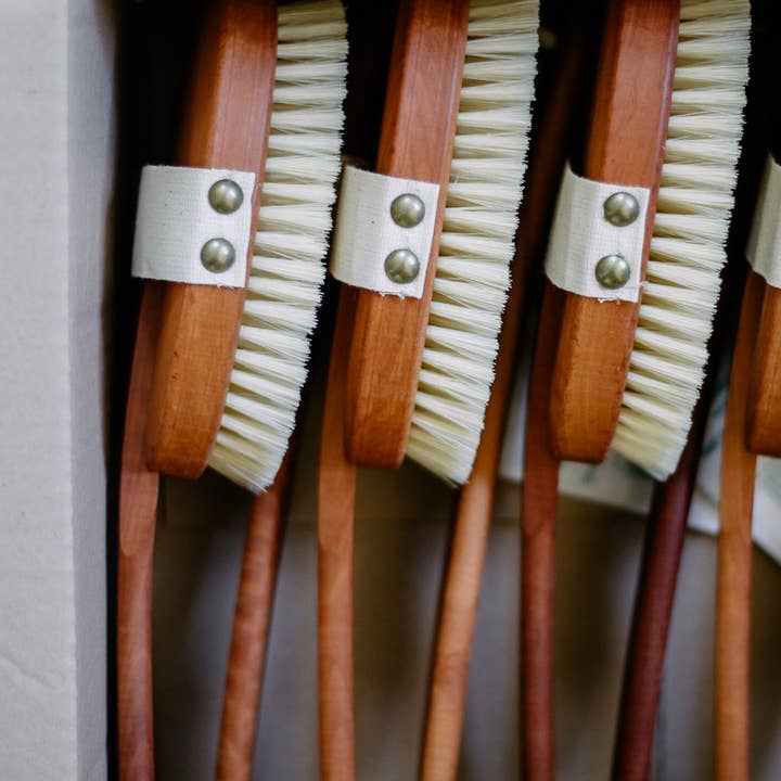 Croll & Denecke – Escova corporal por atacado – Escova corporal de bem-estar para spa feita de madeira de pera - Fabricada na Alemanha2