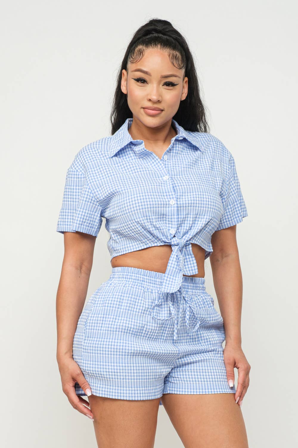 Julia by LoveJ - Wholesale Loungeset - Dames - Set met striksluiting en korte broek met gingham-knoopsluiting aan de voorkant7