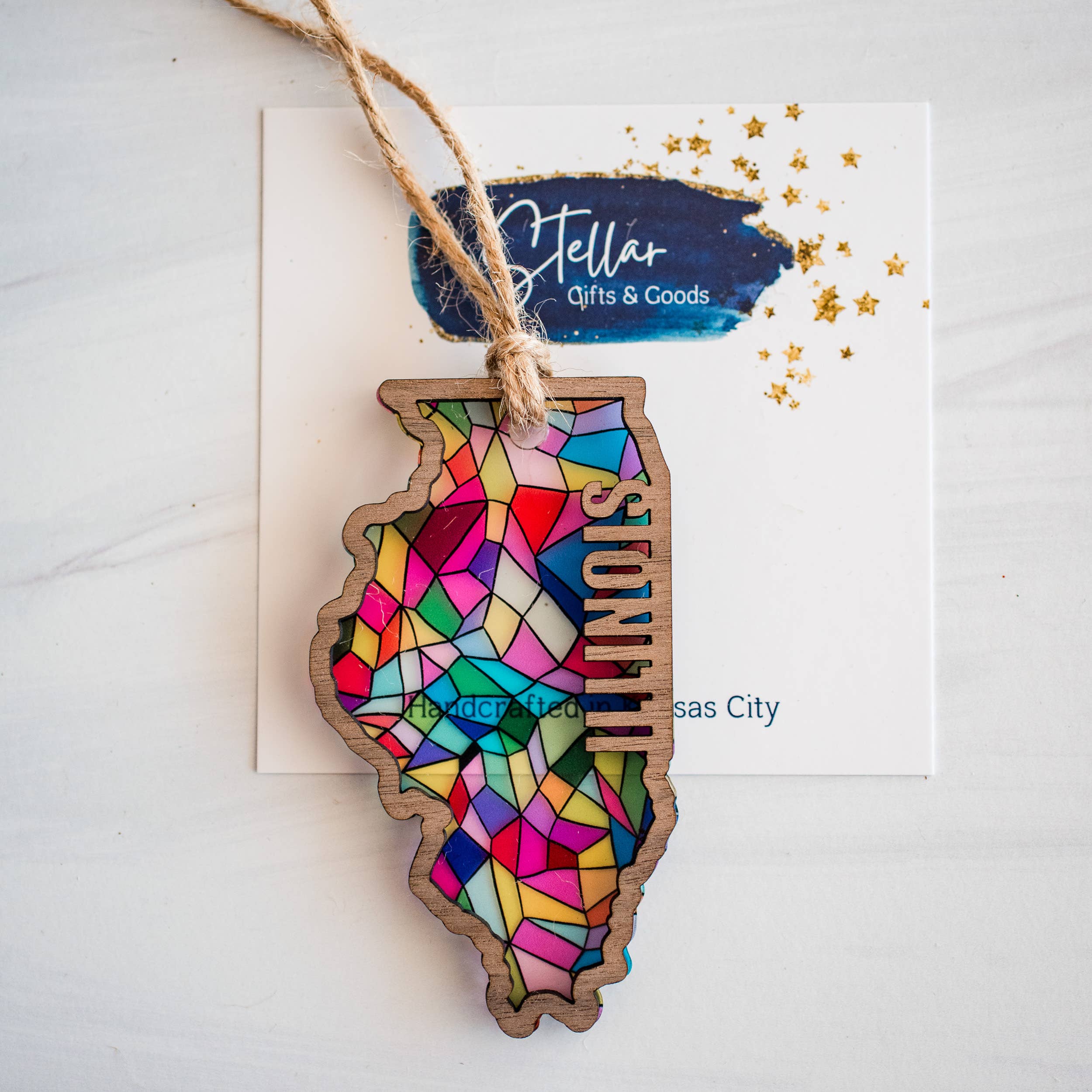 Stellar Gifts & Goods Wholesale - Vente Objets de décoration - Ornements - Vitrail Fête d'État - Noël Local9