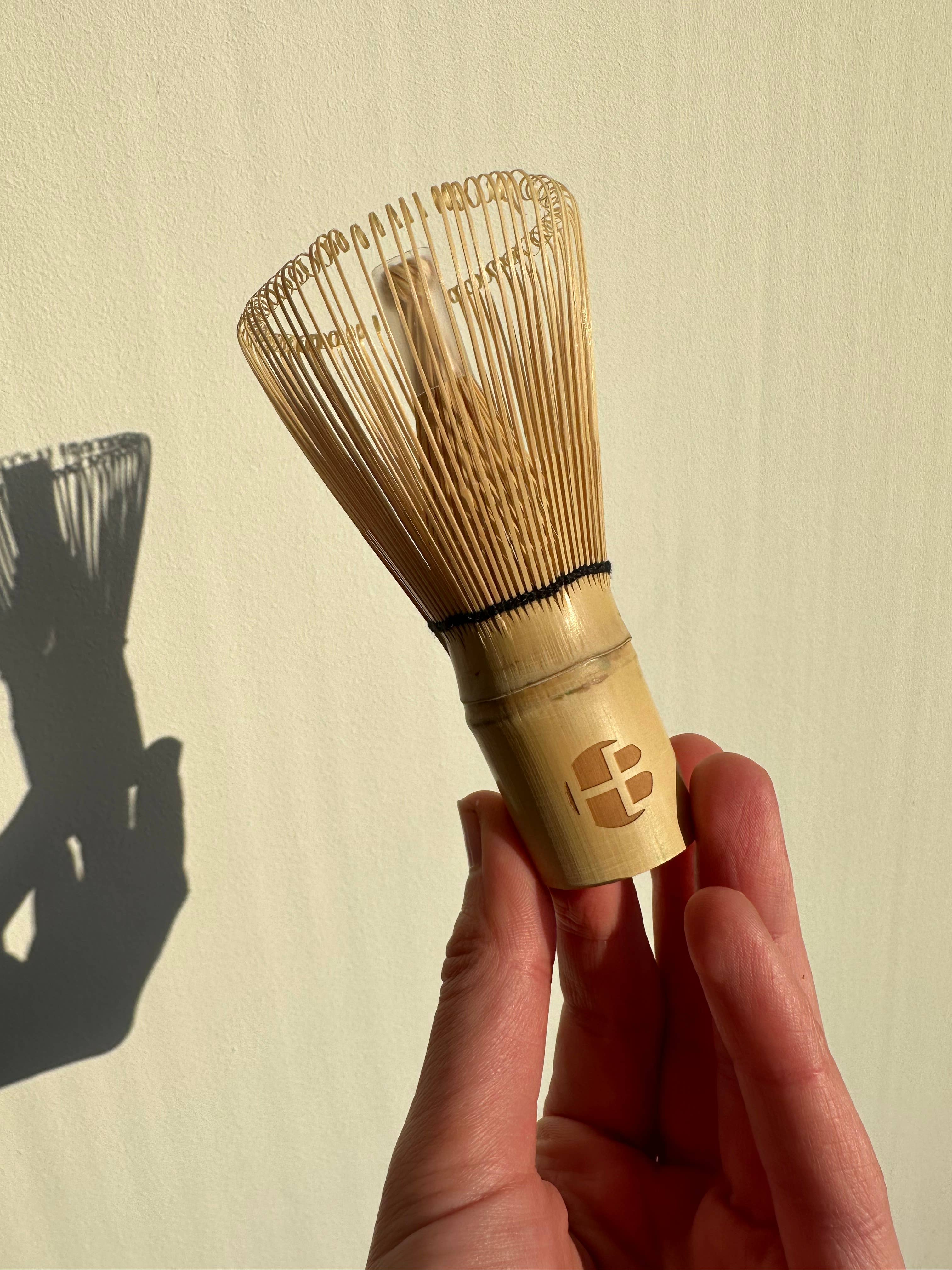 Health Bar – Großhandel Schneebesen – Matcha Besen aus goldenem Bambus1