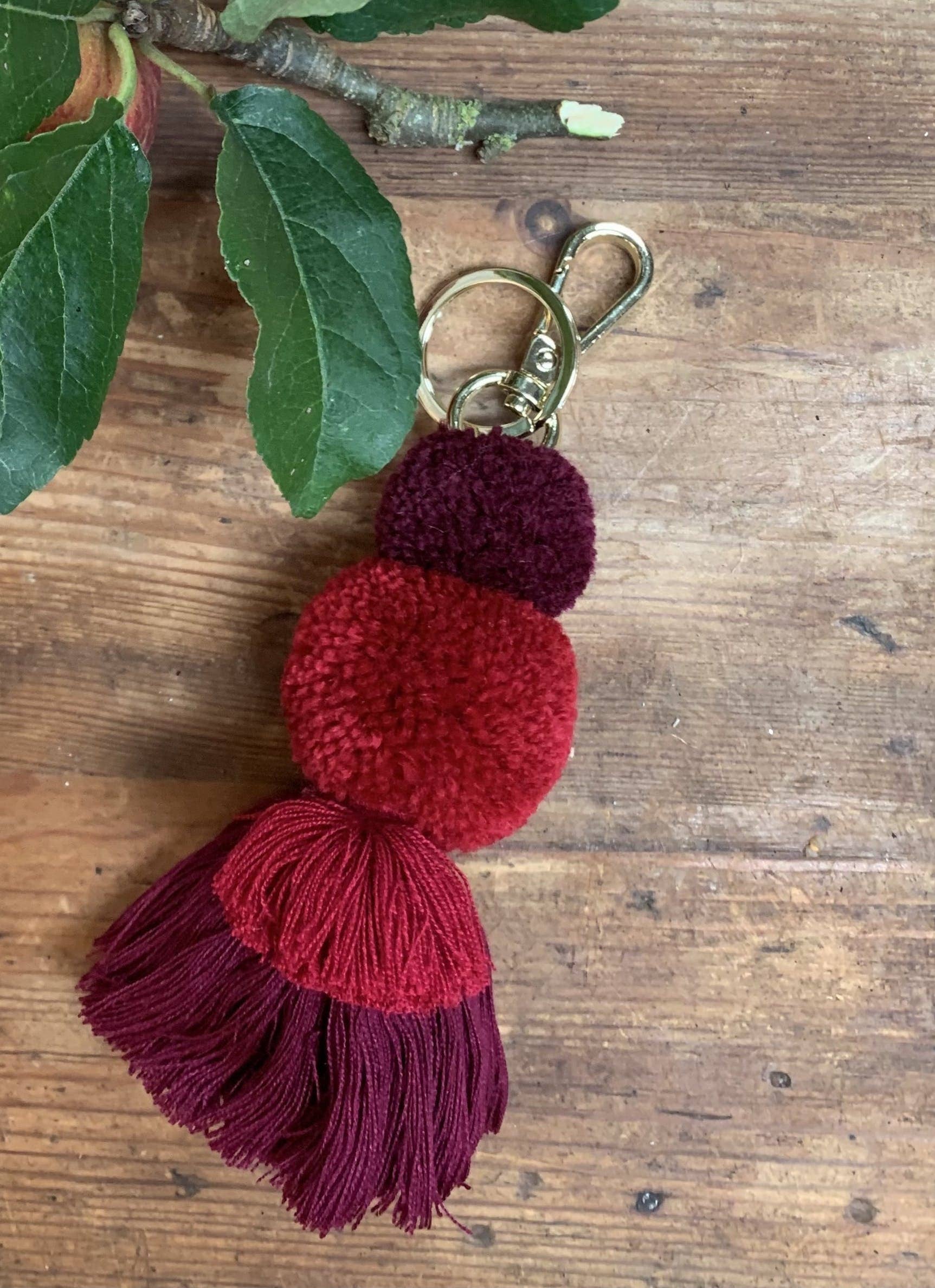 PomPom Galore - Wholesale Keychain – Women's - Pom Pom & Tassel Keyring / Bag charm -  Cassis1