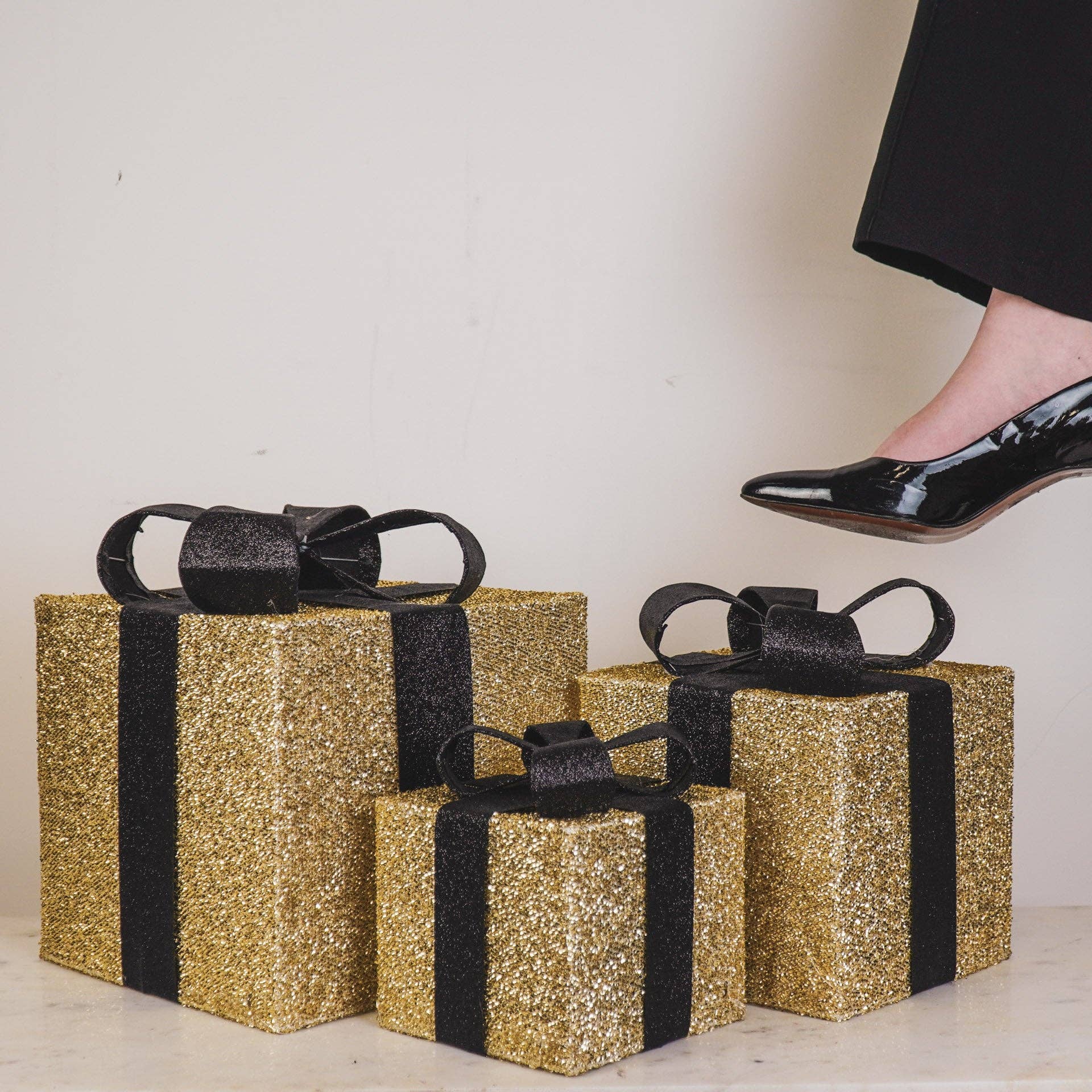 Housevitamin bv - Wholesale Christmas Decoration - Led Xmas Gift - S3 - Polysterene - Gold/Black -15/20/25cm6