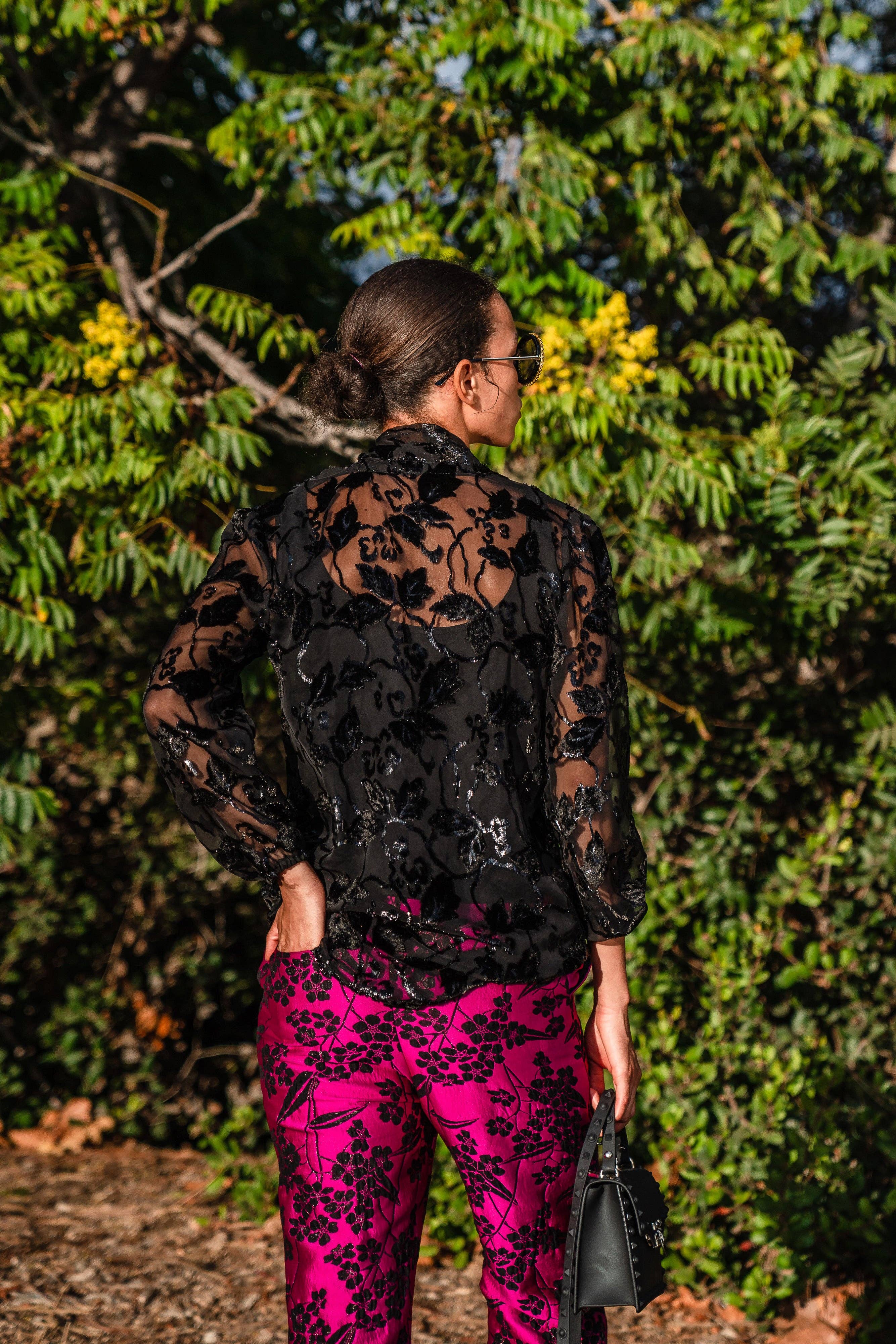 Jennafer Grace – Großhandel Bluse – Damen – Schimmernde Spitzenbluse mit Bindefront3