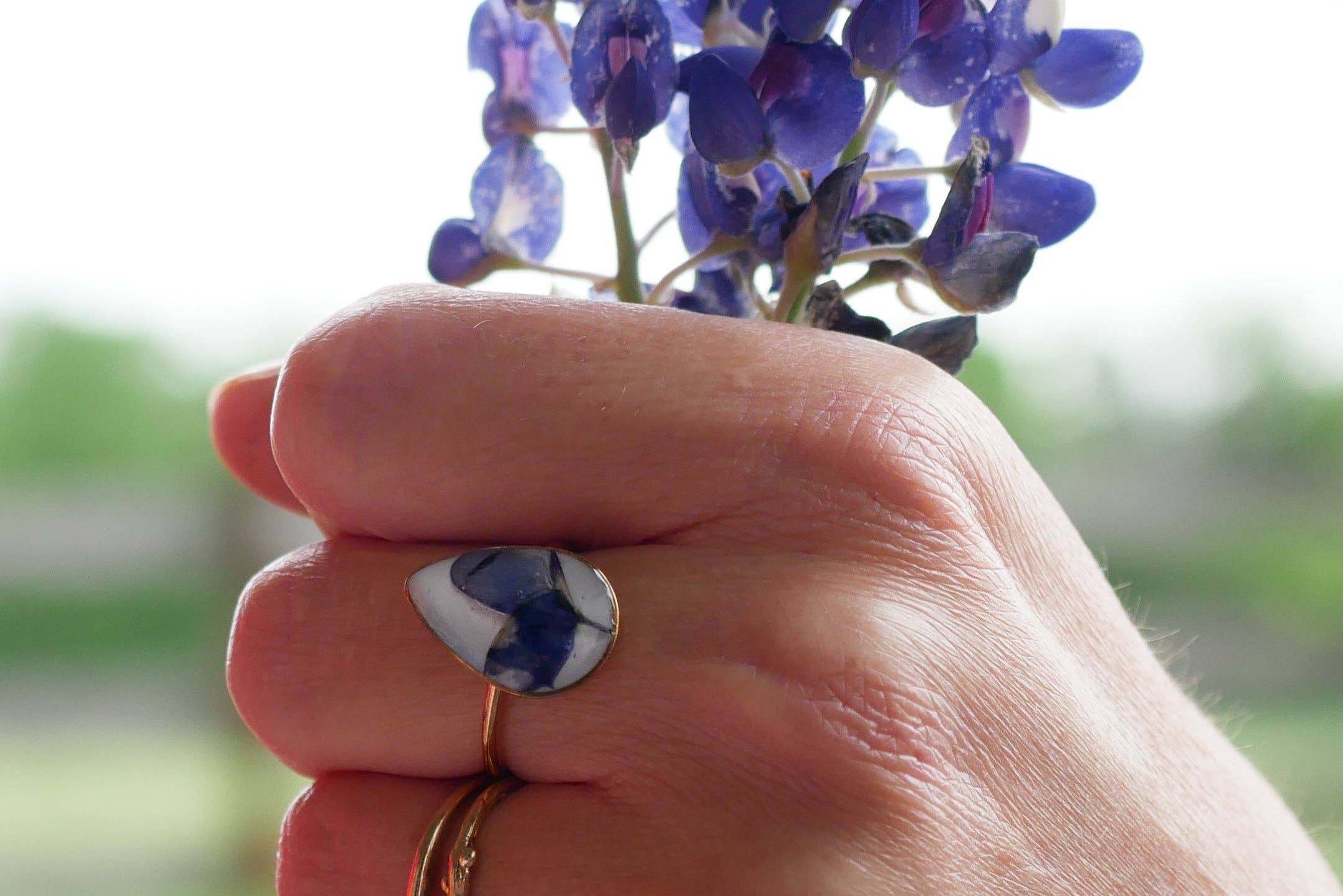 Remedy Designs - Vendita all'ingrosso Anelli cocktail/statement - Anello a goccia Texas Bluebonnet3