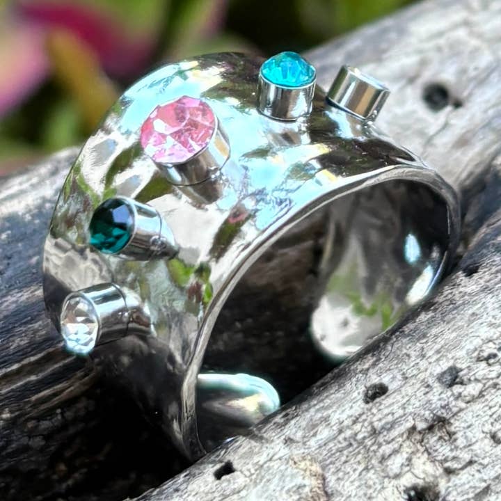 Ocean Ripples - Wholesale Cocktail/gelegenheidsring - Cubic zirkonia gehamerde verstelbare ring van roestvrij staal 0