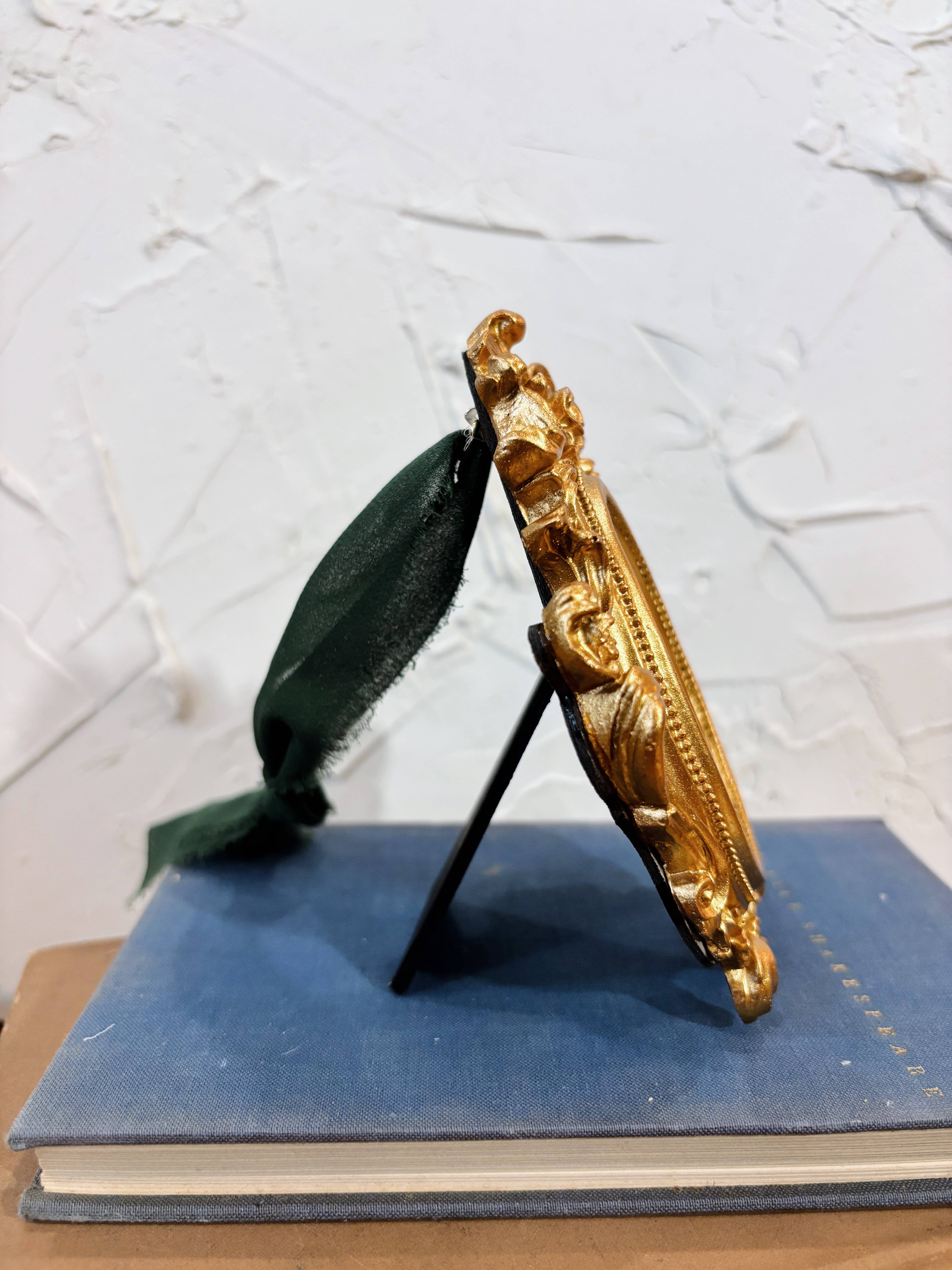 Tessa Jane Media - Wholesale Ornament - Vintage Style Christmas Ornaments (gold framed)5