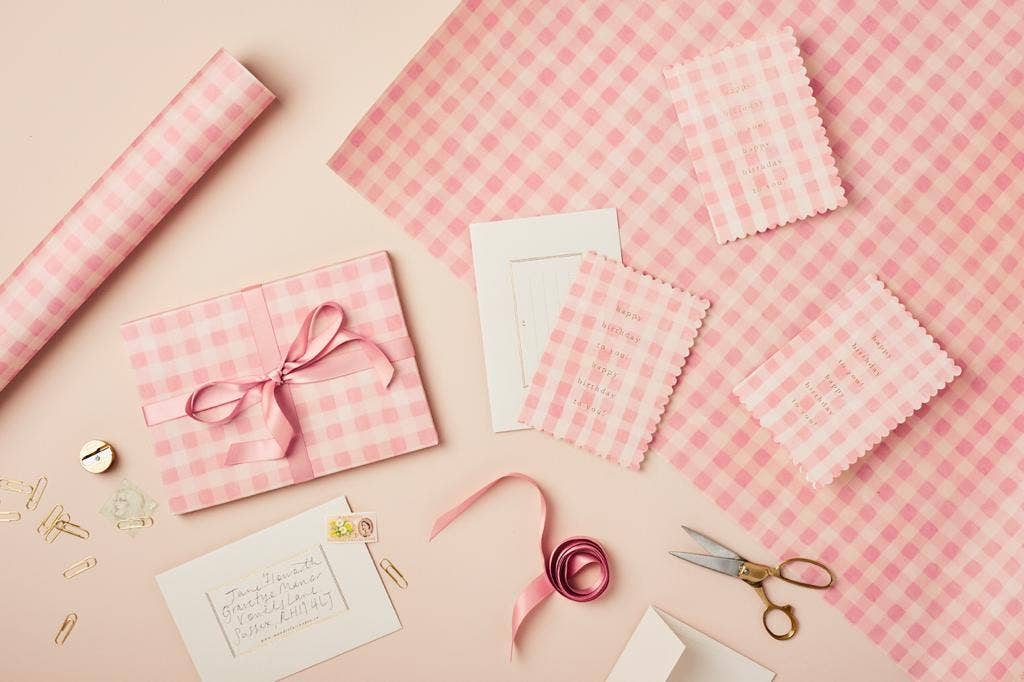 Wanderlust Paper Co - Vente Feuille de papier cadeau - Papier à motifs vichy rose1