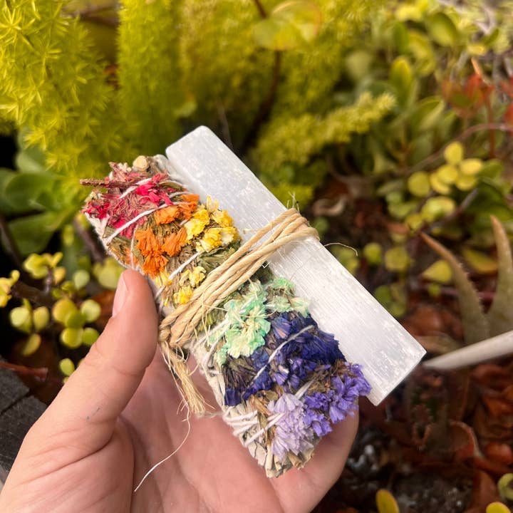 Earths Elements Wholesale - Wholesale Sage Bundle - Sage Bundle - Chakra with Selenite