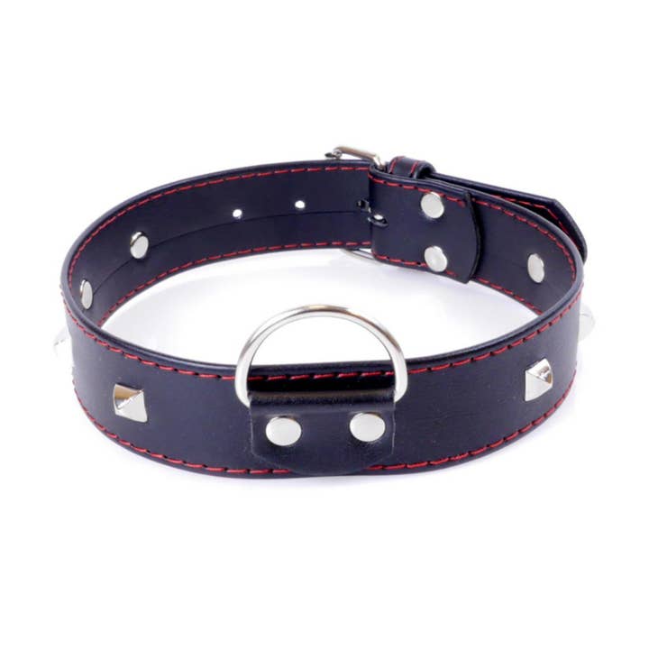 Bossoftoys - 33-00113 - Collier Fetish Boss Series avec clous - 3 cm - Rouge pour la vente par Kinky Pleasure