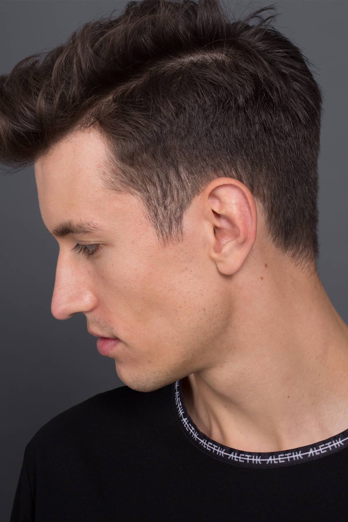 ALETIK – Großhandel T-Shirt – Herren – Classic Logo Tape T-Shirt1