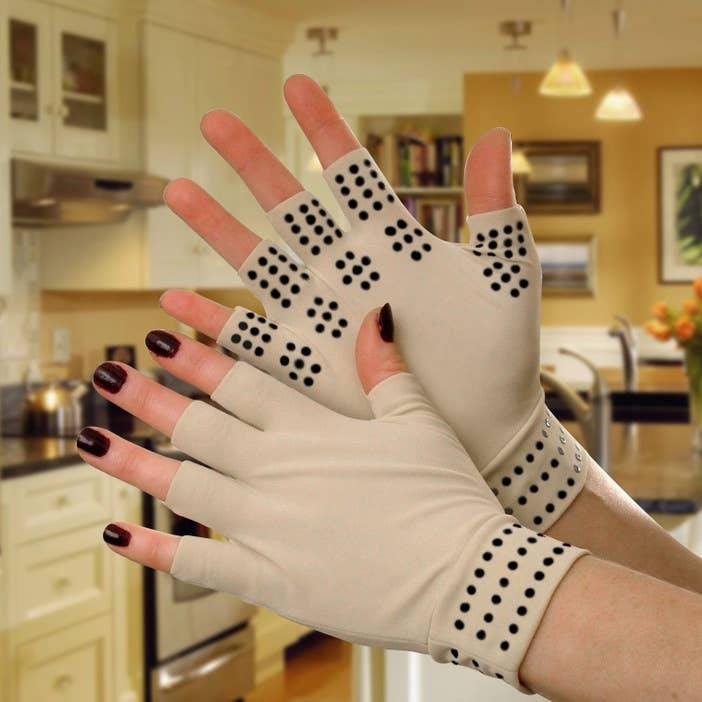 The American Gift Company (TAGCO) - Wholesale Gloves - Unisex - Magnetic Compression Therapy Gloves