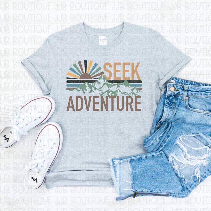 T-shirt Seek Adventure pour la vente par Rockin’ 5A Apparel