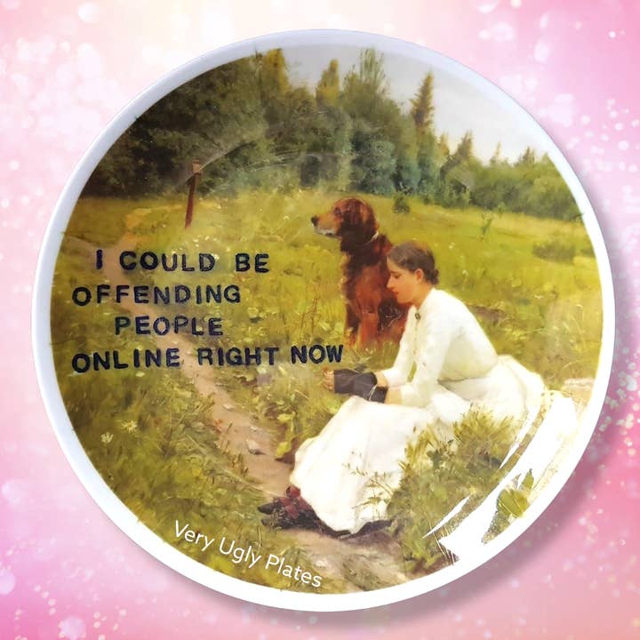 Vægplade med teksten 'Offending People' for engroshandel hos Very Ugly Plates