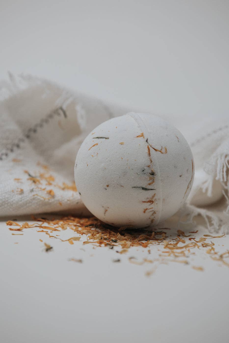 Freedom Studios - Wholesale Bath Bomb/Fizz - Flower Market | Honeysuckle