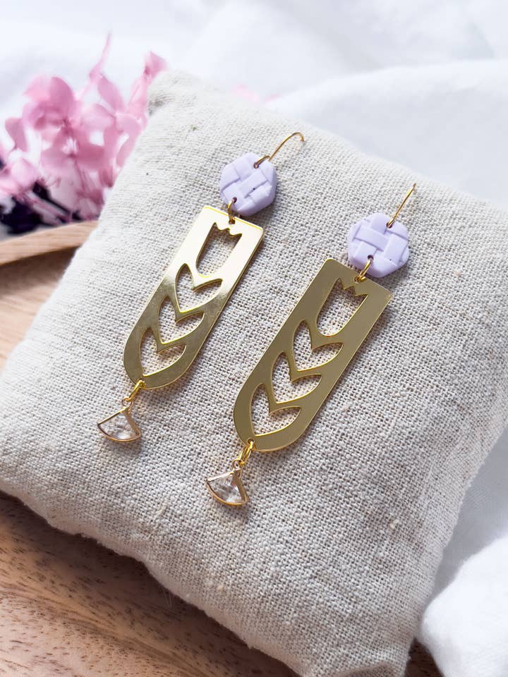 Col J ✦ Grote lila bloemen oorbellen voor wholesale door KLAEI DESIGN STUDIO