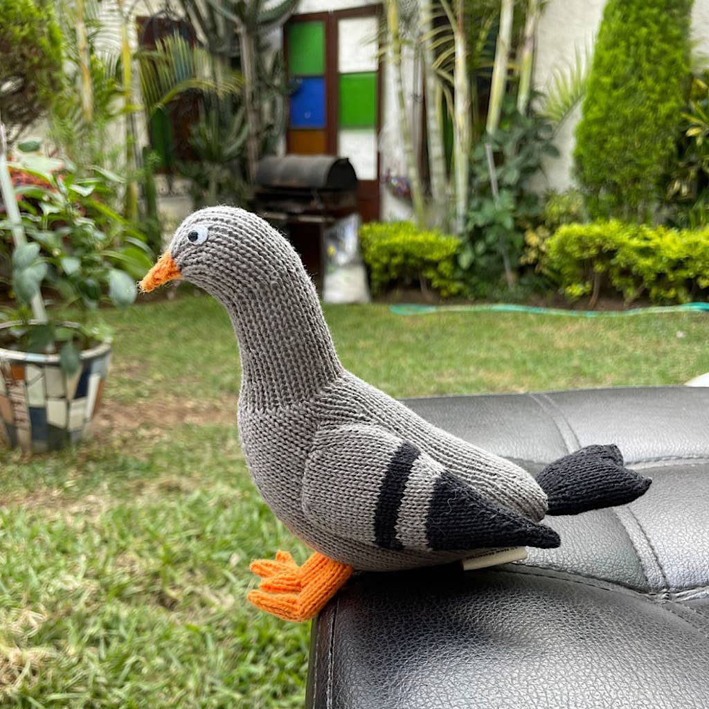 Estella – Großhandel Handrassel – Baby – Handgemachte Baby-Rassel in Form einer Taube3