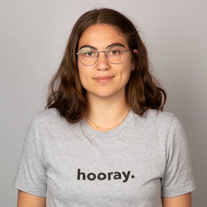 Camicia Hooray per la vendita all'ingrosso da parte di Mostly Motivational