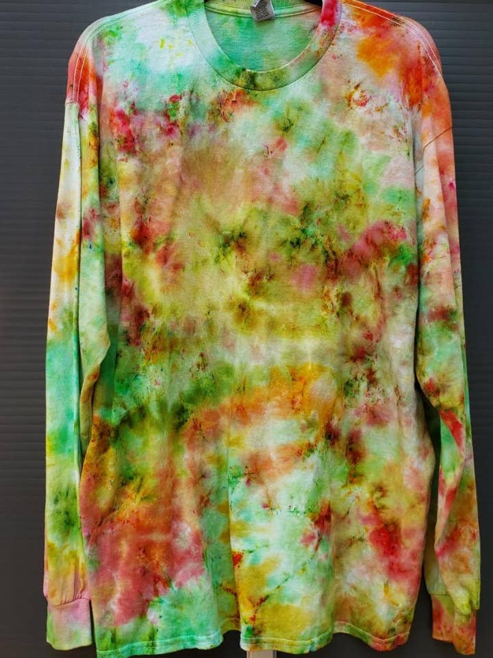 Autumn Leaves handgemaakt uniseks tie-dye T-shirt met lange mouwen voor wholesale door Dye Krazy