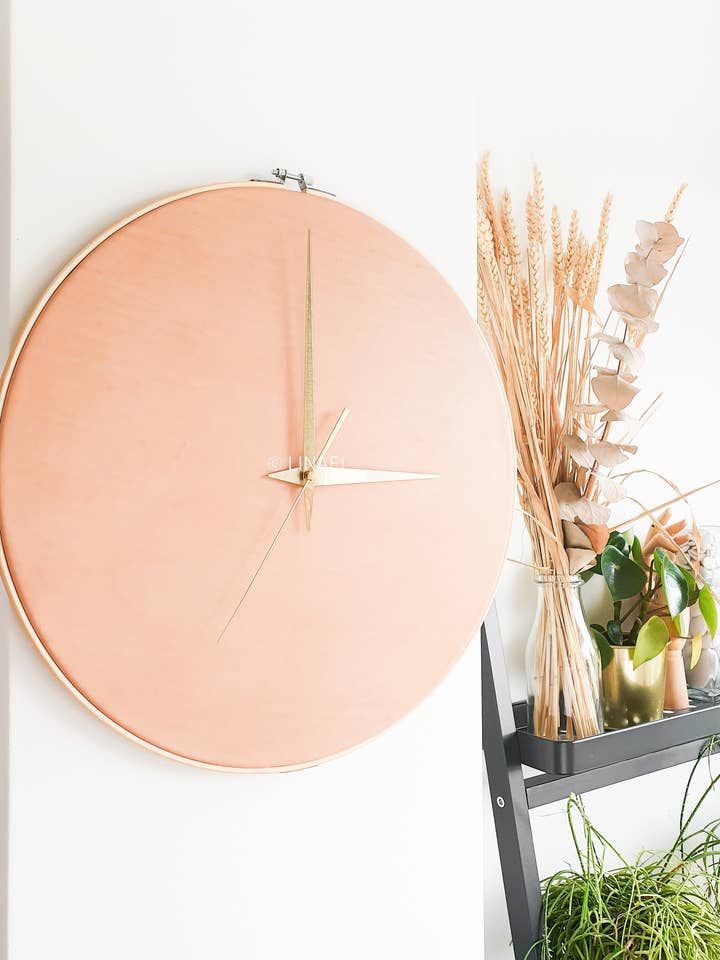 RELOJ DE PARED DE CUERO — TAMAÑO EXTRA GRANDE — VEGTAN NATURAL para venta al por mayor de Linael