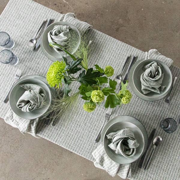 LinenMe - Wholesale Tablecloth - Linen Tablecloth Forest Green Natural Brittany4