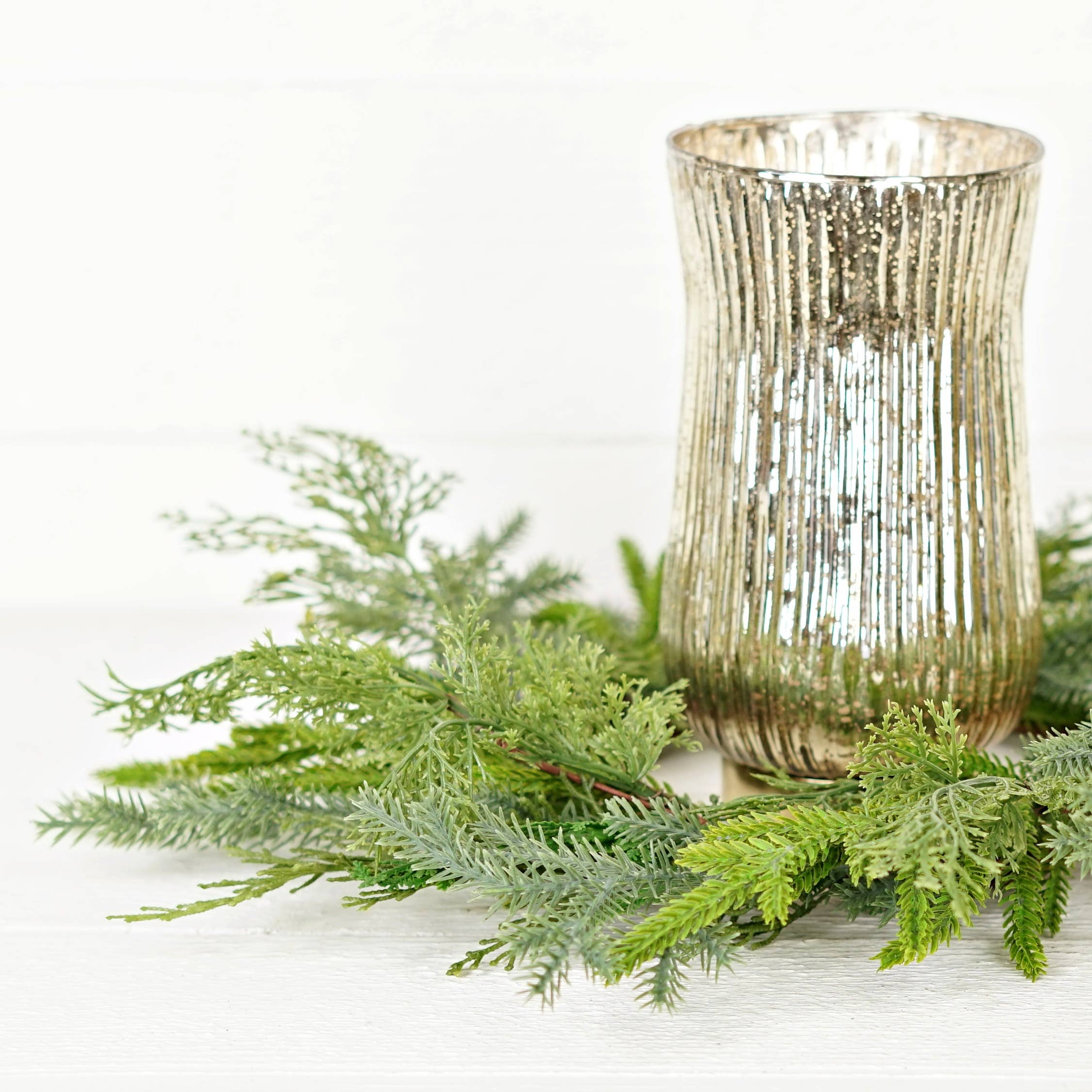 Holiday Depot Inc. - Wholesale Wreath - 510783- 18in(6.5)Wreath-Mix Real Touch Cedar and Norfolk Pin4