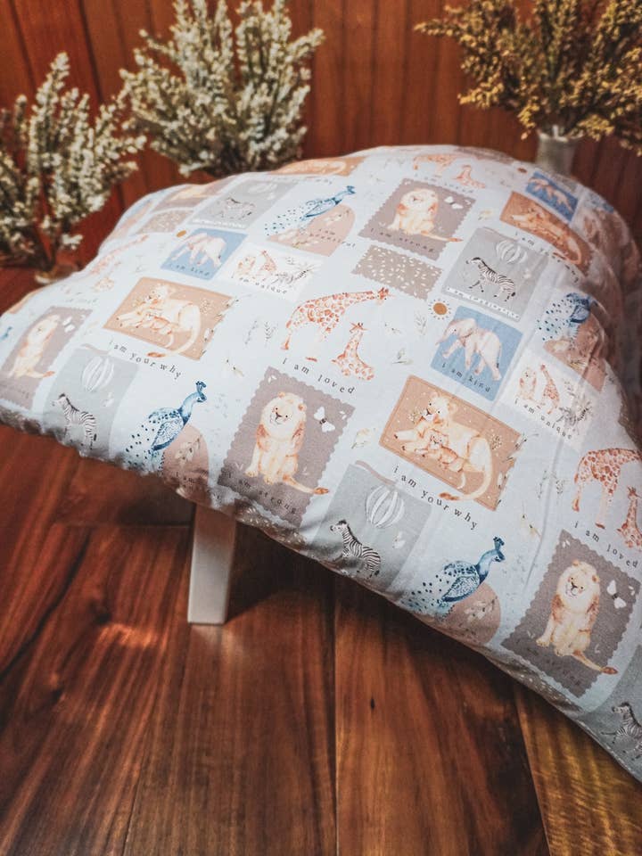 Safari Snuggles | Manta de Bambu Acolchoada para Bebé e Criança por atacado de MIMI Baby Boutique
