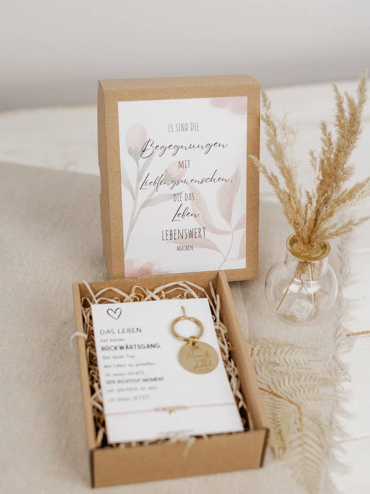 gift box with bracelet and keychain for wholesale by bricolageliebe