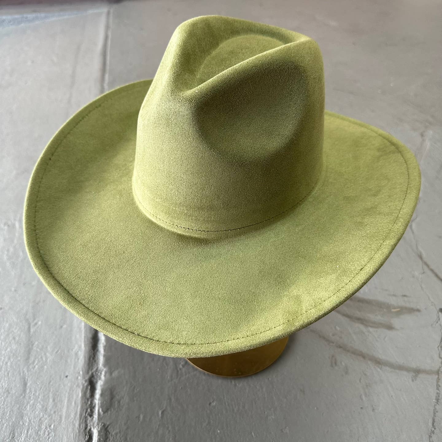 One and Only Accessories – wholesale Cowboy Hat – Women’s – Vegan suede cattleman cowboy hat stiff flat brim Stylish hat35