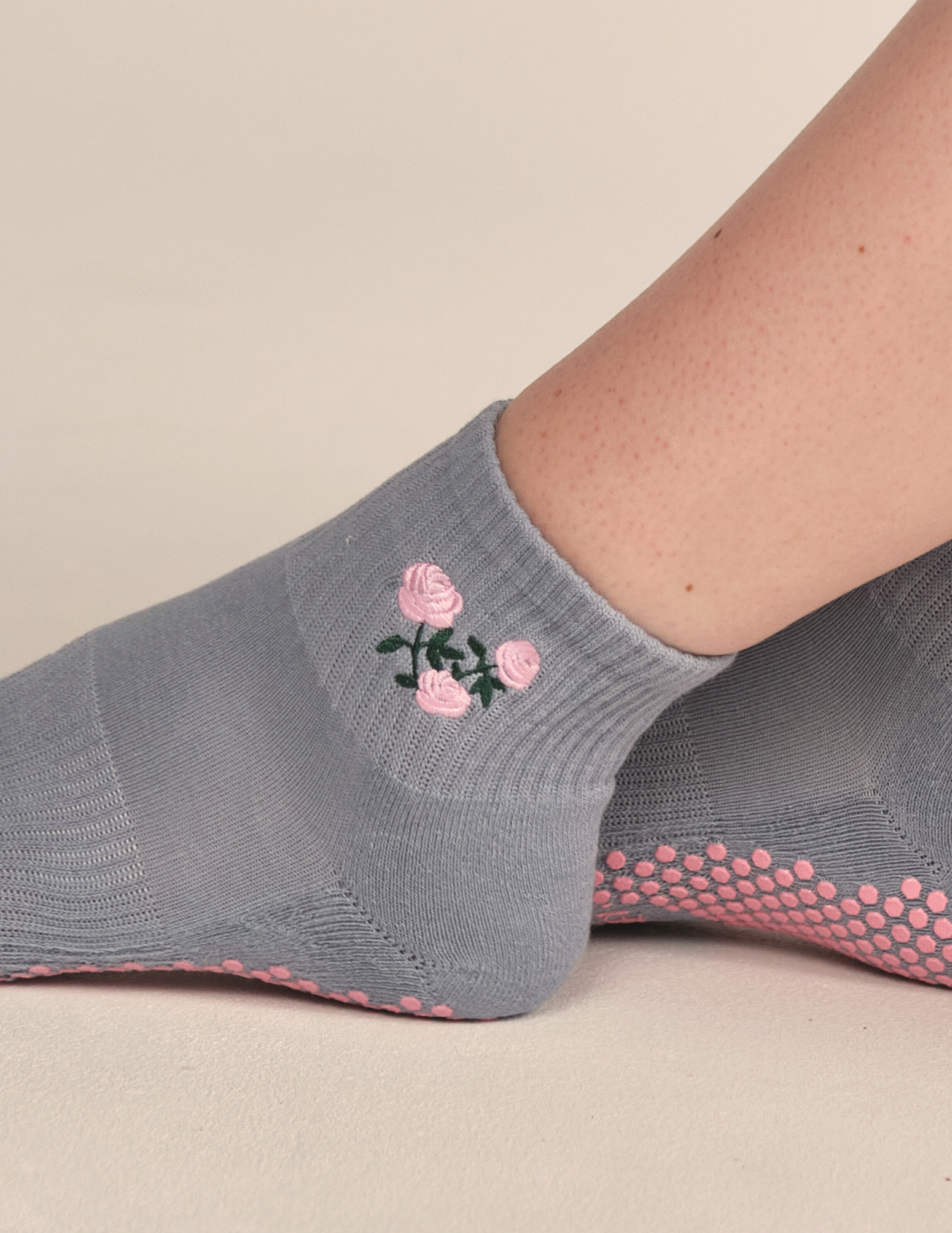 LUCKY HONEY - Wholesale Socks - Women's - The Harlow Grip Sock44
