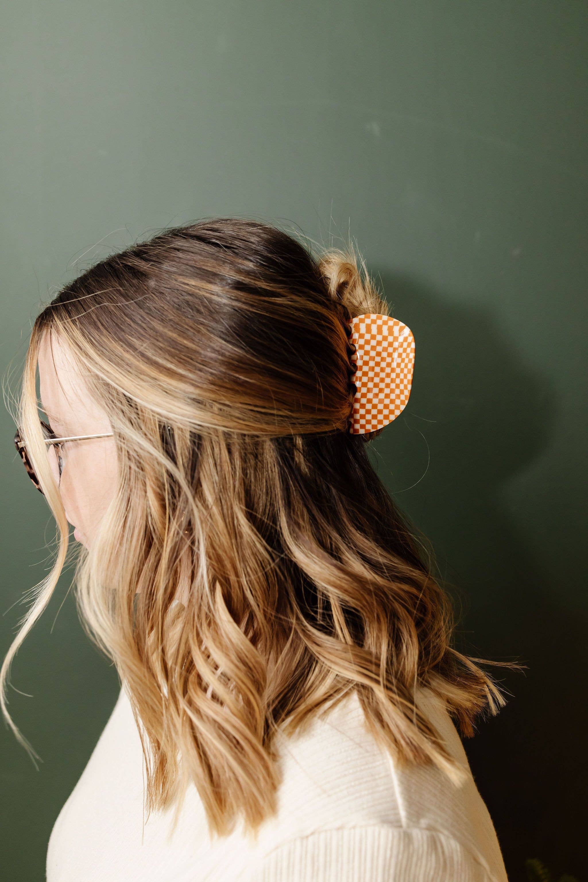 Shop Andi – wholesale Hair clip – Women’s – Orange Checkered Claw Clip2