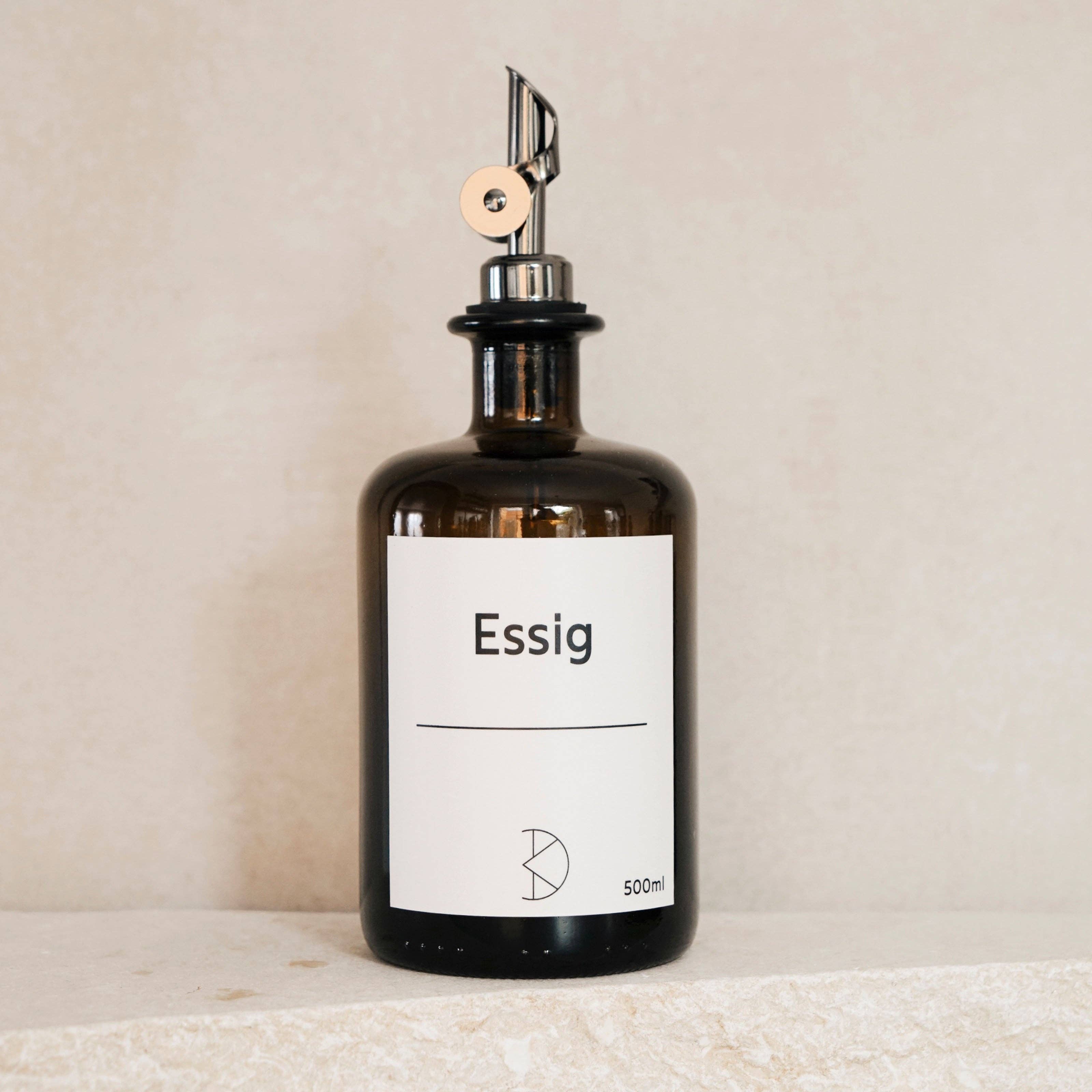 Koffs Design - Wholesale Oil/Vinegar Dispenser - Brown glass oil bottle – 500 ml with stainless steel pourer & UV protection1