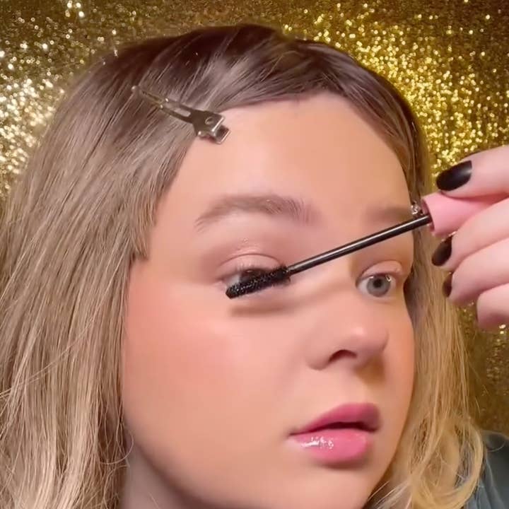 Mascara Sassy & Lashy pour la vente par J.Cat Beauty