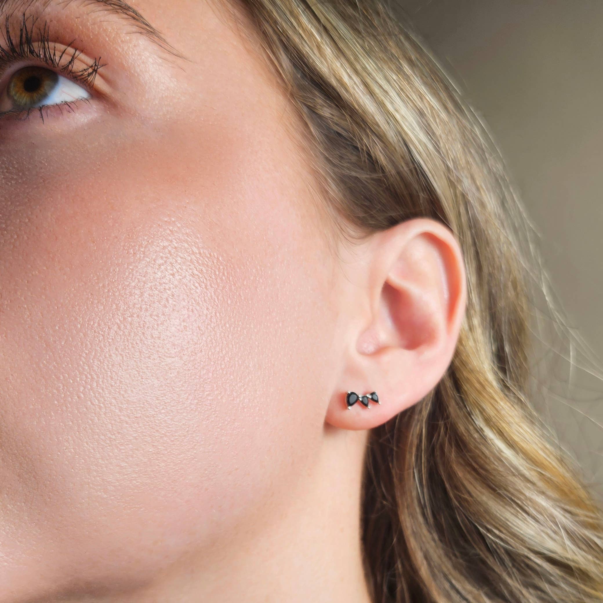 HolyBang Jewels – Großhandel Ohrstecker – OHRRINGE AUS ONYX IM BIRNENSCHLIFF - E-S54242