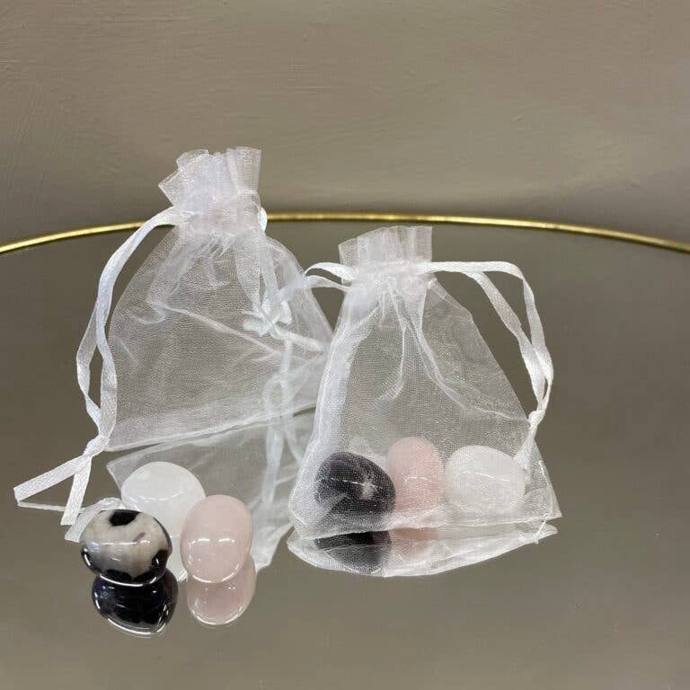 ByBazz - Wholesale Spiritual Stone/Crystal - Gouden Driehoek Mini; Amethist, Bergkristal en Rozenkwarts0